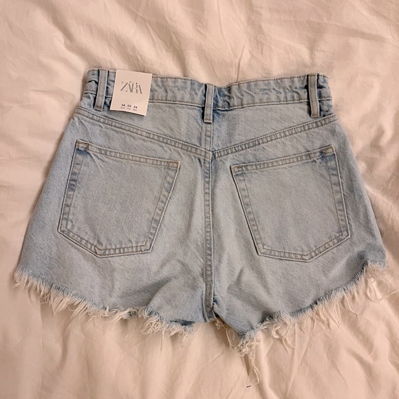 zara light wash jean shorts - Picture 2 of 4